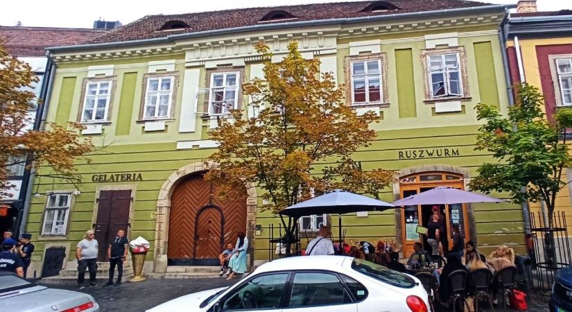 Jöttek a végrehajtók, néhány órával később meghalt a híres magyar cukrászda tulajdonosa