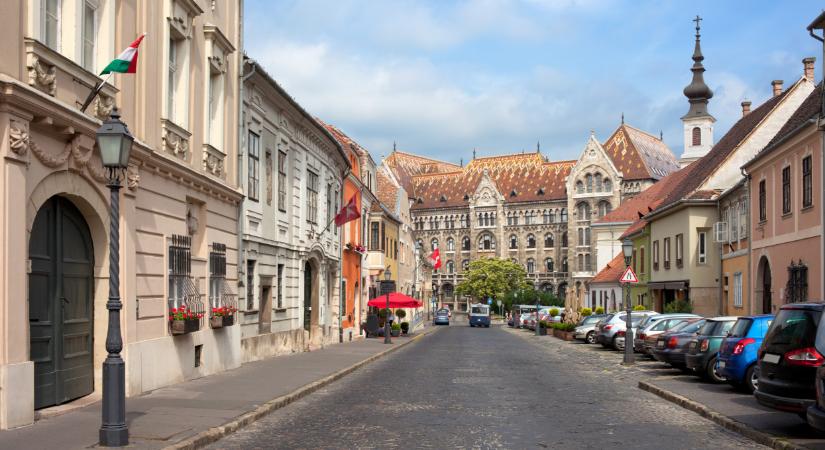 Meghalt Szamos Miklós - Hosszú vita után cukrászdáját is bezárták a Budai Várban