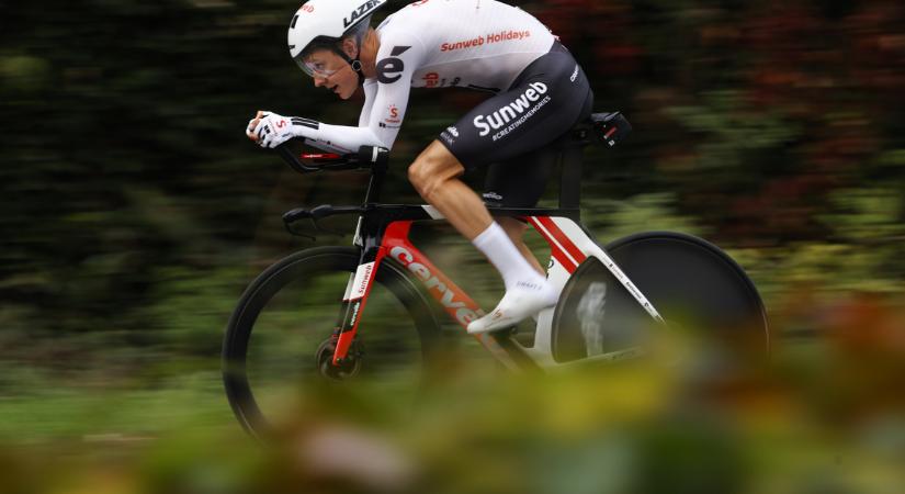 Edzés közben elütötte egy autó a Giro-dobogós holland biciklist
