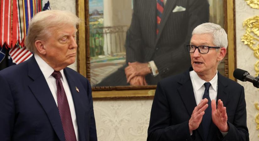 Behódolt Trumpnak az Apple