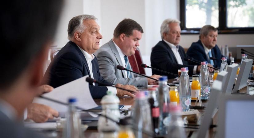 Nem várt poénnal nyitott Orbán Viktor: így köszöntötte a kormánytagokat a miniszterelnök (VIDEÓ)