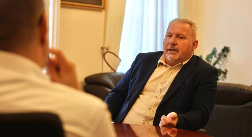 Fokozott rendőri jelenlét a szolnoki hétvégéken – egyeztetett a polgármester és a rendőrkapitány