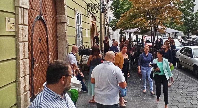 „Nem tudta feldolgozni hogy elveszíti élete munkáját és délután belehalt ebbe a fájdalomba” – szívszorító szavakkal búcsúznak kollégái a Ruszwurm Cukrászda tulajdonosától, Szamos Miklóstól