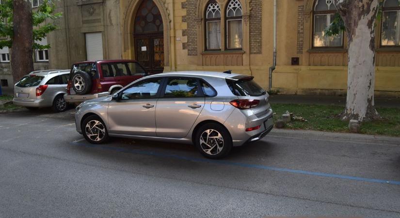 Baleset a kaposvári Ezredév utcában, elhajtott az ámokfutó
