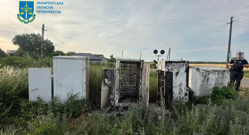 Az ungvári járásban elfogtak egy férfit, aki felgyújtott egy, az Ukrzaliznicja kritikus infrastruktúrájához tartozó létesítményt