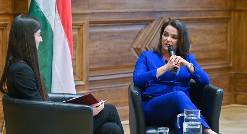 Novák Katalin fia Suhantz néven rappernek állt