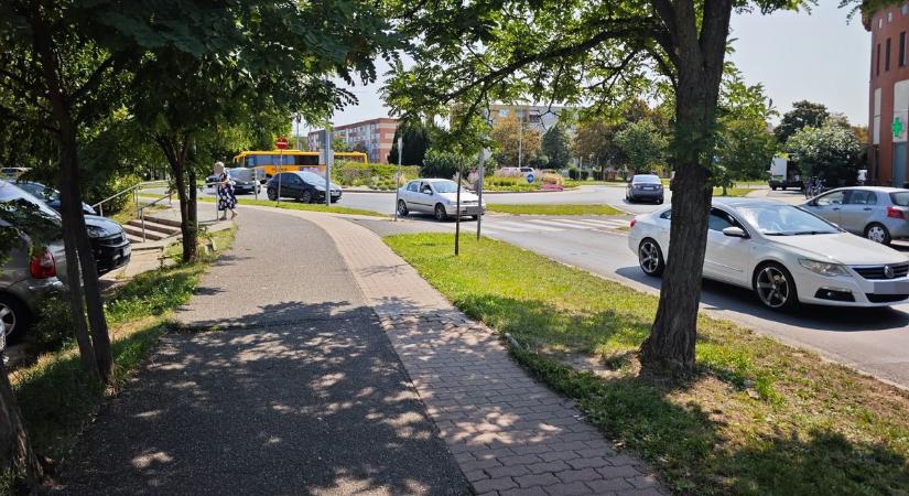 Szabályosan közlekedő rolleres sérült meg Szombathelyen - helyszíni fotók