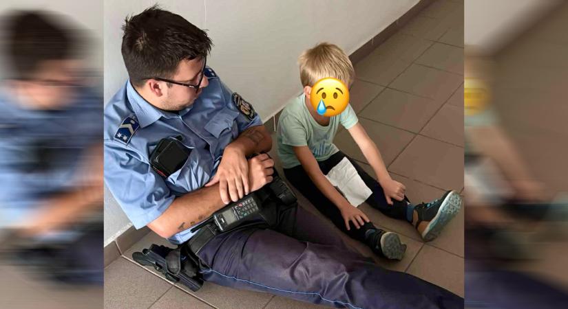 Strandolás helyett a rendőrséggel vakációzott Dorogon a hat éves Jakab