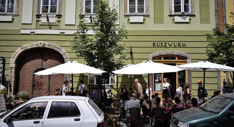 Így jutott el egy történelmi budapesti cukrászda a bezárásig