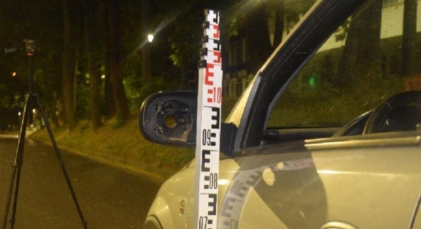 Látta ezt a fehér Mazdát? A rendőrség is nagy erőkkel keresi