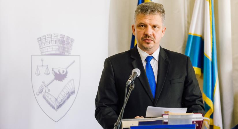 Visszatért hivatalába az eltiltott polgármester