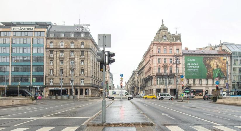 Újabb közlekedési káosz Budapesten: fontos csomópont bénul meg