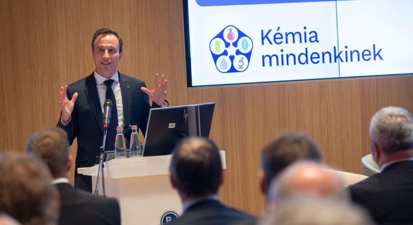 Csúnyán összekapott az állam a Richterrel egy gödöllői gyógyszergyár miatt: kemény választ kapott a tőzsdei cég vezére