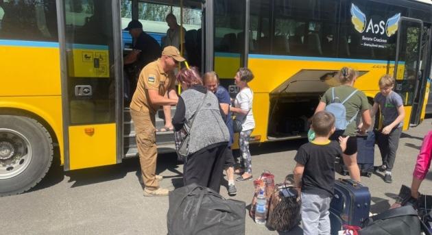 Evakuálják az embereket a herszoni Korabel városrészből