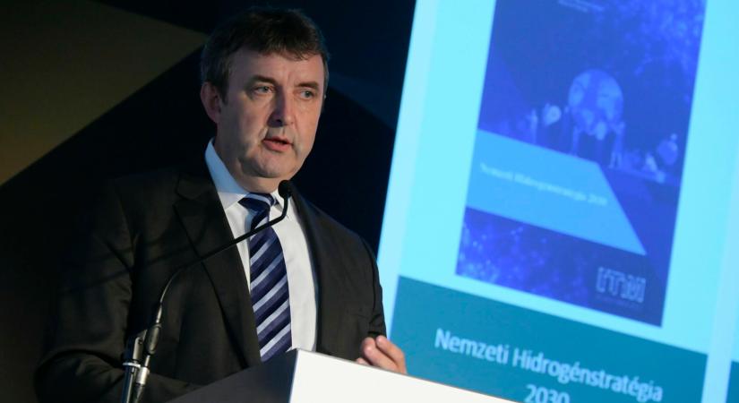 Palkovics László szerint nem ébred öntudatra a mesterséges intelligencia
