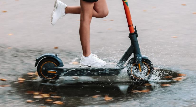 Ártalmatlannak tűnik, de halálos lehet – a rollerezés alapszabályai