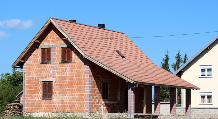 Milliós kárt okoztak a betörők Tószegen, egy teljes felújításhoz szükséges felszerelést vittek el