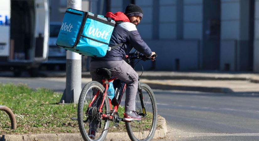 Valójában drágább, de nélkülözhetetlen – Tényleg sorra rúgják ki a magyar dolgozókat, hogy vendégmunkásokat vegyenek fel helyettük?