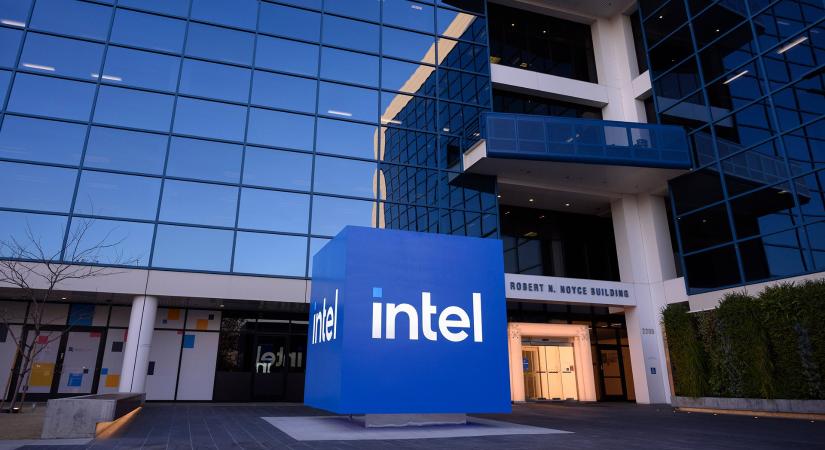 Törékeny pénzügyi helyzete miatt leminősítették az Intelt – Negatív kilátás is társul hozzá