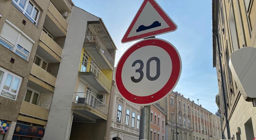 Idén nyáron 8 repedt fazék hangú kocsit szűrtek ki a szombathelyi belvárosban