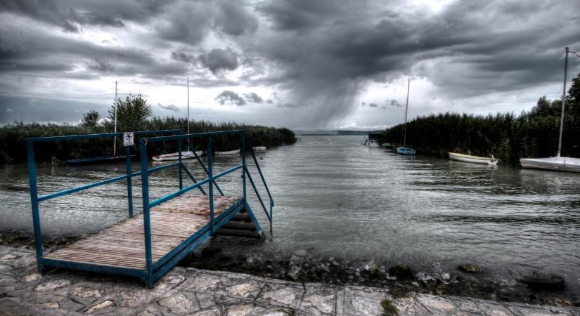 Friss hírek a Balaton-átúszásról: ismét eltolják a eseményt az időjárás miatt?