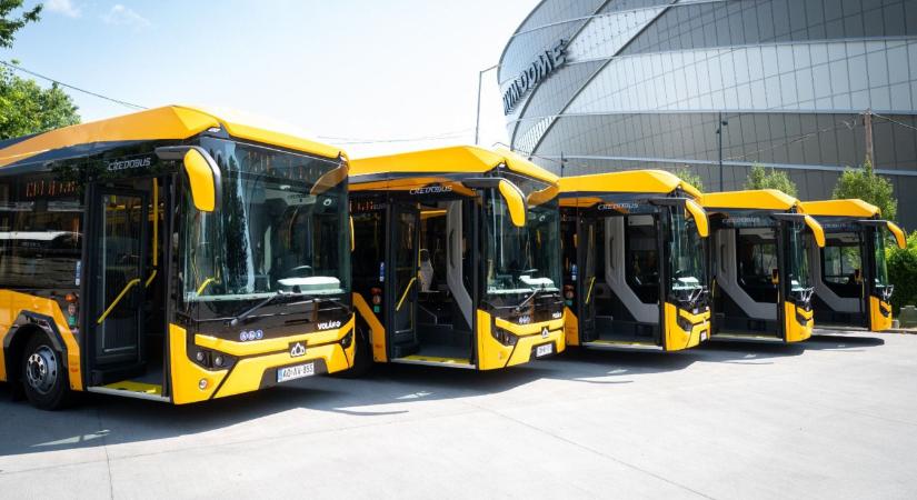 Több mint 250 busz érkezik a magyar utakra