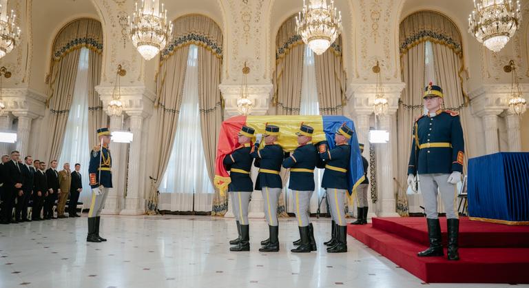 Eltemették Románia első szabadon választott elnökét