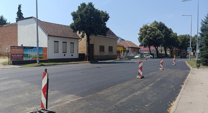 Elkészült a Teleki utcai gyalogátkelőhely és útszakasz felújítása