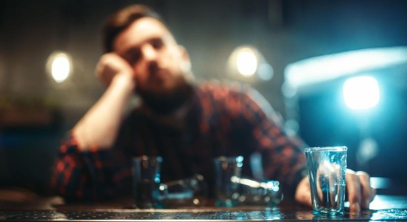 Emberéleteket követelt a pancsolt alkohol fogyasztása