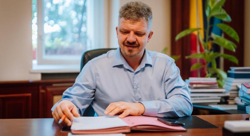 Eltiltása után visszatért hivatalába Marosvásárhely polgármestere