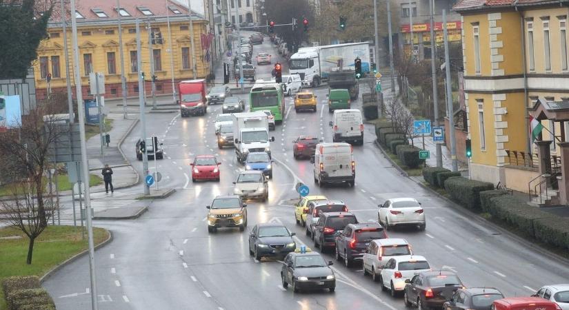 Kimondatlan közlekedési szabályok, amelyeket Pécsen alkalmaznak