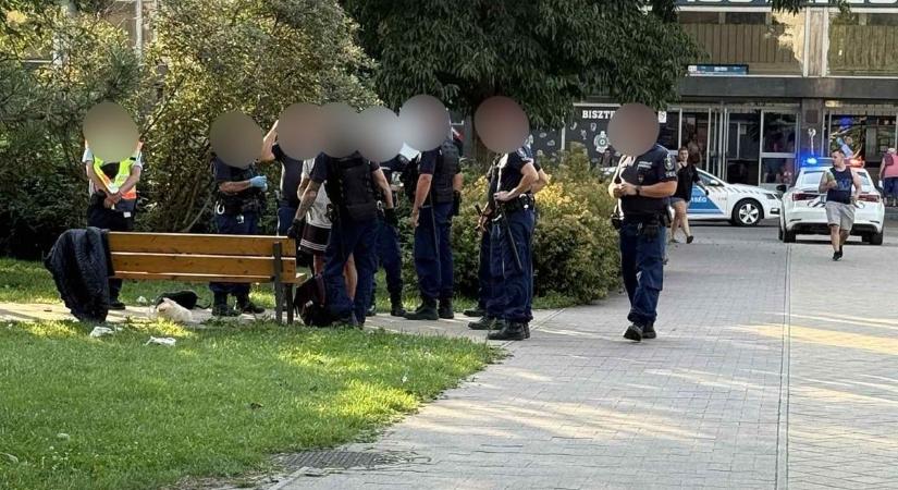 Véres jelenetek a szolnoki téren, itt van minden, amit a szörnyű esetről tudni lehet – videóval