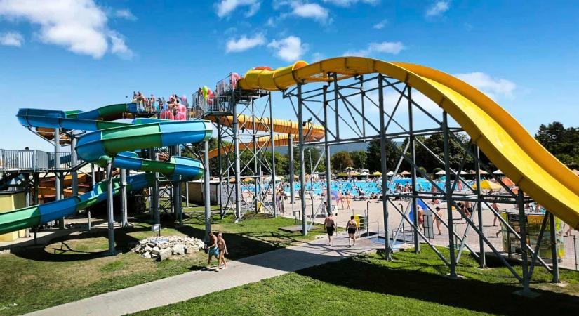 Csúszdapark, ugrótorony, hullámok: Vár a párkányi Vadas Thermal Resort!