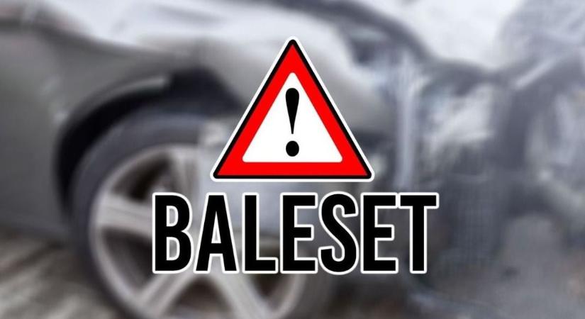 Durva baleset a 4-es főúton: hármas karambol miatt félpályán lezárták az utat