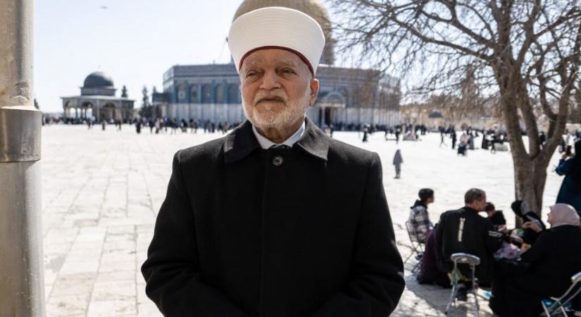 Izrael kitiltotta a jeruzsálemi főmuftit az Al-Aksza mecsetből