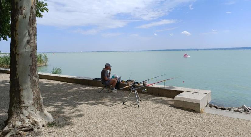 Lassan távozik a hidegfront – a Balaton csak 22 fokos