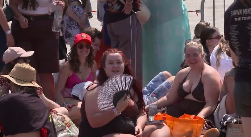 Kilenc óra várakozás a tűző napon egy koncertért  videó