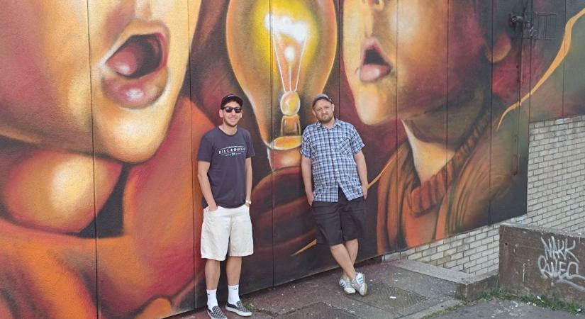 Csúcsszúper és hatalmas graffiti került az Arany iskola felára (videókkal, képgalériával)