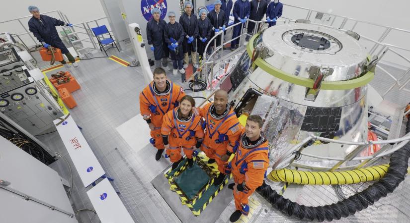 Az Artemis II legénysége először próbálhatta ki az Orion űrkapszulát