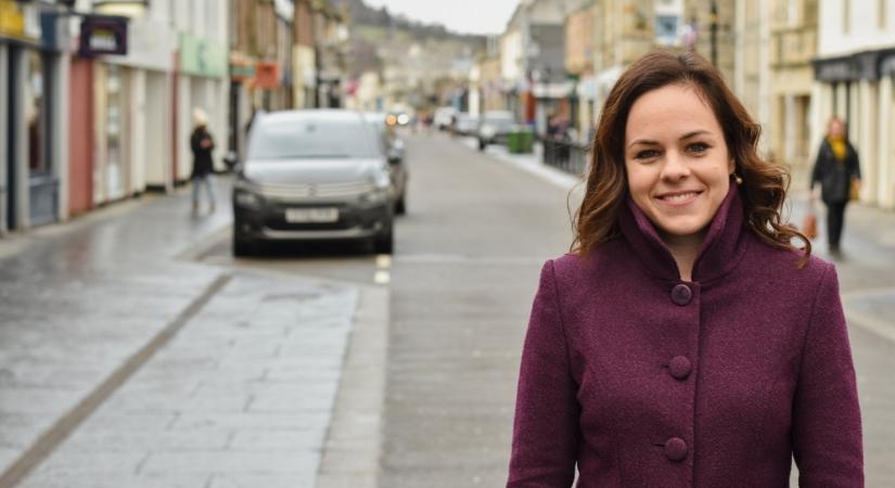 "Többé nem akarok kimaradni a családom életéből" - Visszavonul Skócia keresztény miniszterelnök-helyettese
