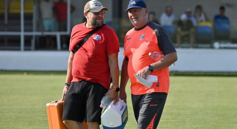Frankie az NB II.-ben újonc klub futballistáinak izmat lazítja