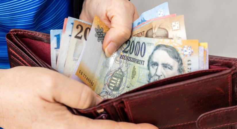 Mutatjuk, mikor érkezik az augusztusi nyugdíj és a „második” családi pótlék