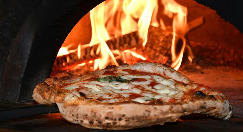 85 ember betépett, mert egy pizzéria véletlenül THC-s olajat használt az ételeihez