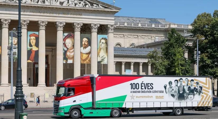 Bemutatták az ország legkeményebb kamionját