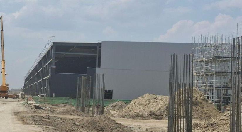 Kiderült, mennyi szennyvizet fog termelni naponta a szegedi BYD-gyár: elkészült a fél kilométeres csatorna