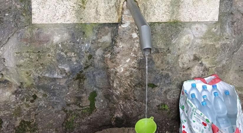 Csökkent a vízhozam, a Remete csurgó inkább csak csöpögő