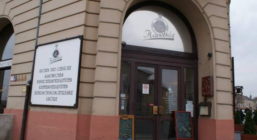 A Ruszwurm után a Korona cukrászdát is megszállták a végrehajtók