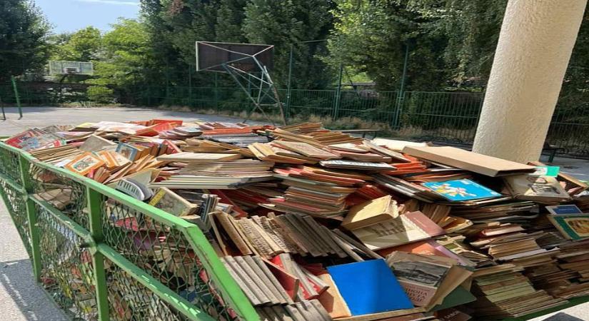 Több száz könyvet dobott ki egy újvidéki iskola, köztük dedikált, értékes példányokat is
