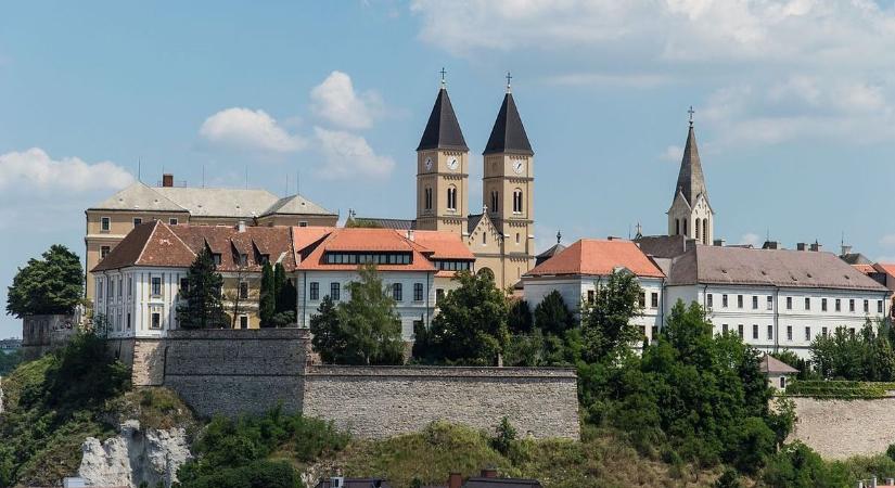 Lakhatási pályázatot hirdetnek Veszprémben