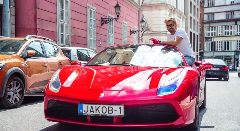 Várkonyi Andi luxusautója a fasorban sincs Jákob Zoli kocsijához képest